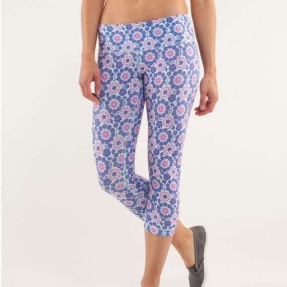 lululemon athletica Pants - Lululemon Wunder Under Crop Twiggy Print Capris